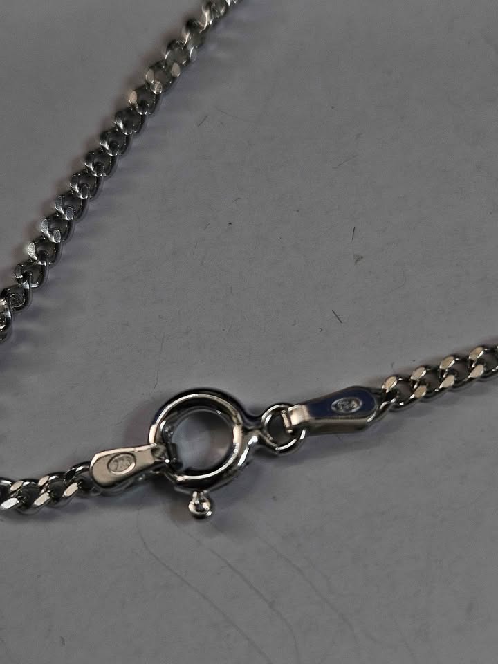 Brand new sterling silver necklace , moses pendent - 13.5 grams hallmarked 925.- box included