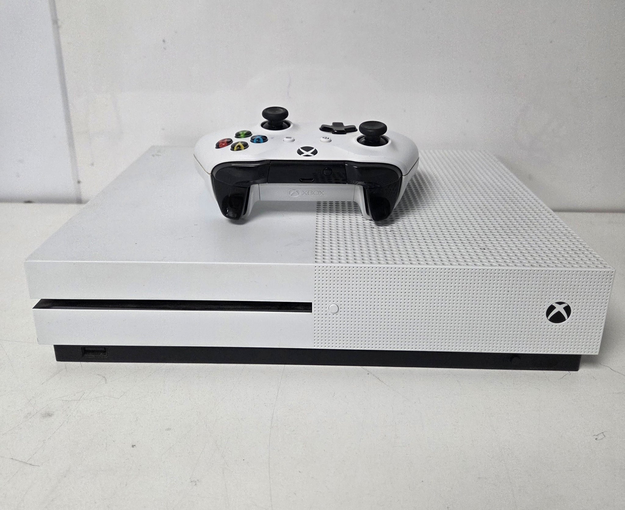 Microsoft Xbox One S 500gb Console with 4 games