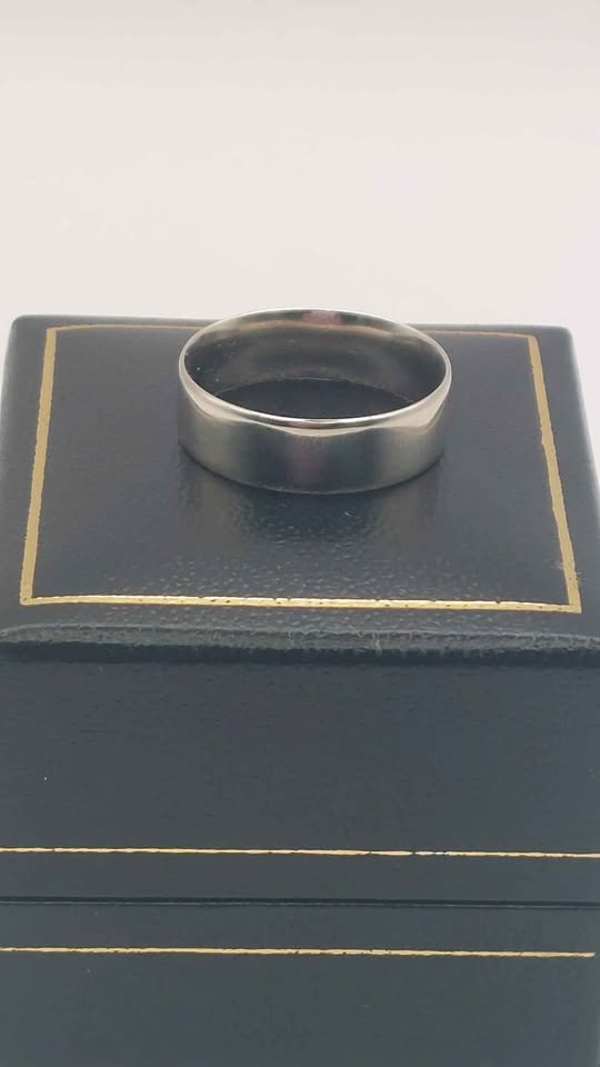 14ct white gold ring 4.0g size p