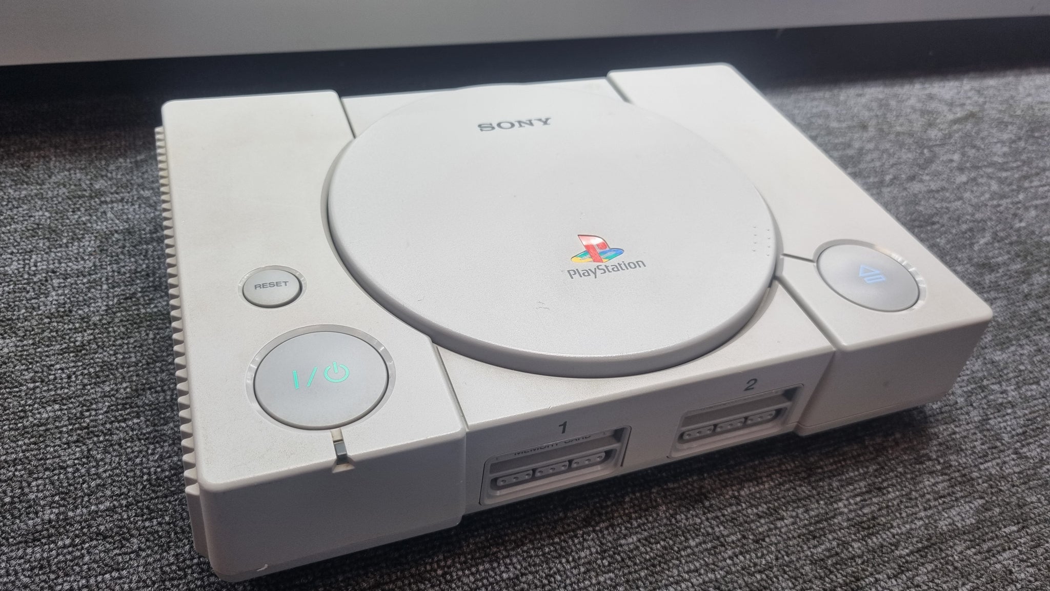 Playstation 1 Console + Oddworld game