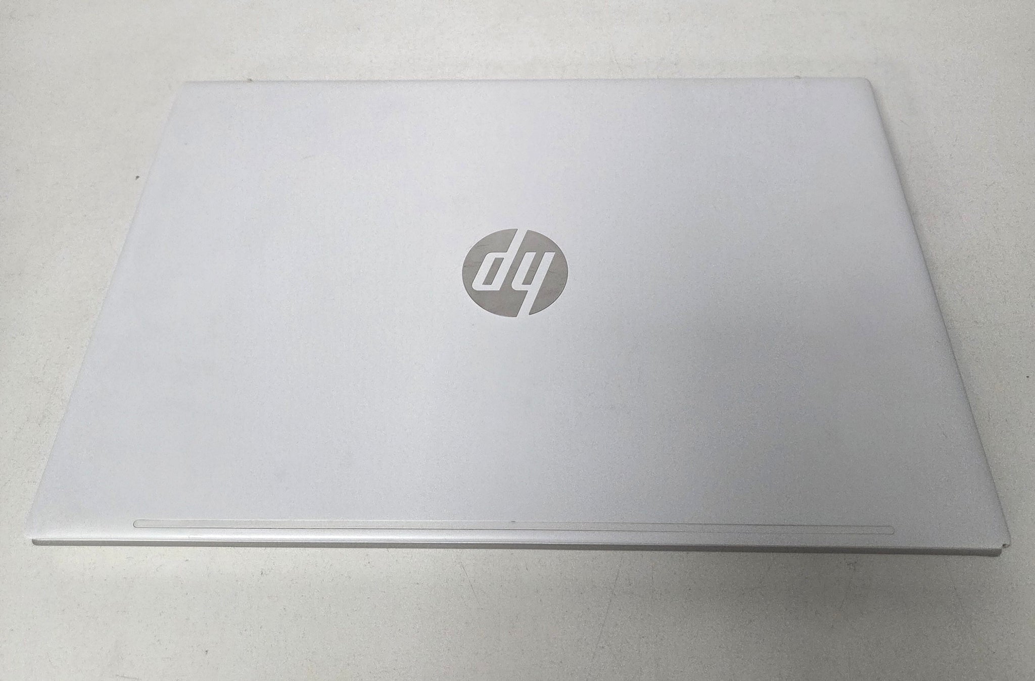 Hp Pavilion 14'' Pentium Gold processor 7505 2ghz, 4Gb Ram, 120GB SSD Model 14-dv0569sa windows 11