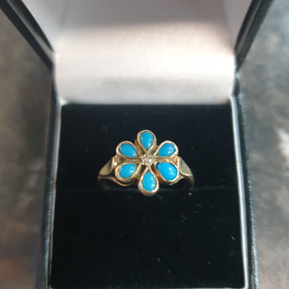 9ct Yellow Gold and Turquoise Ring.