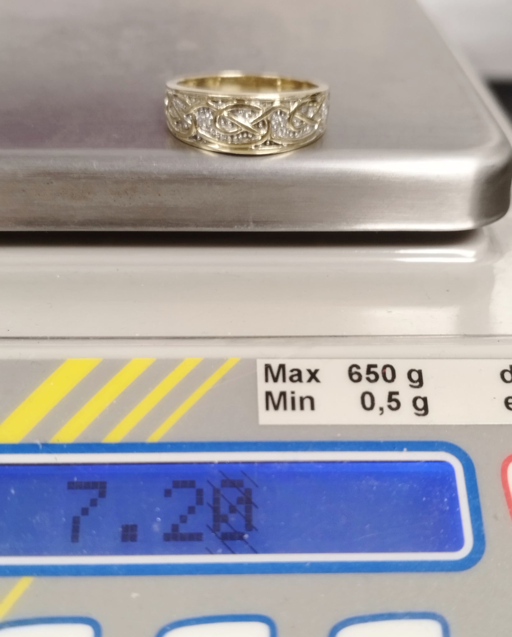 9ct Yellow & White Gold Diamond set Celtic Design Band Ring Size - 1