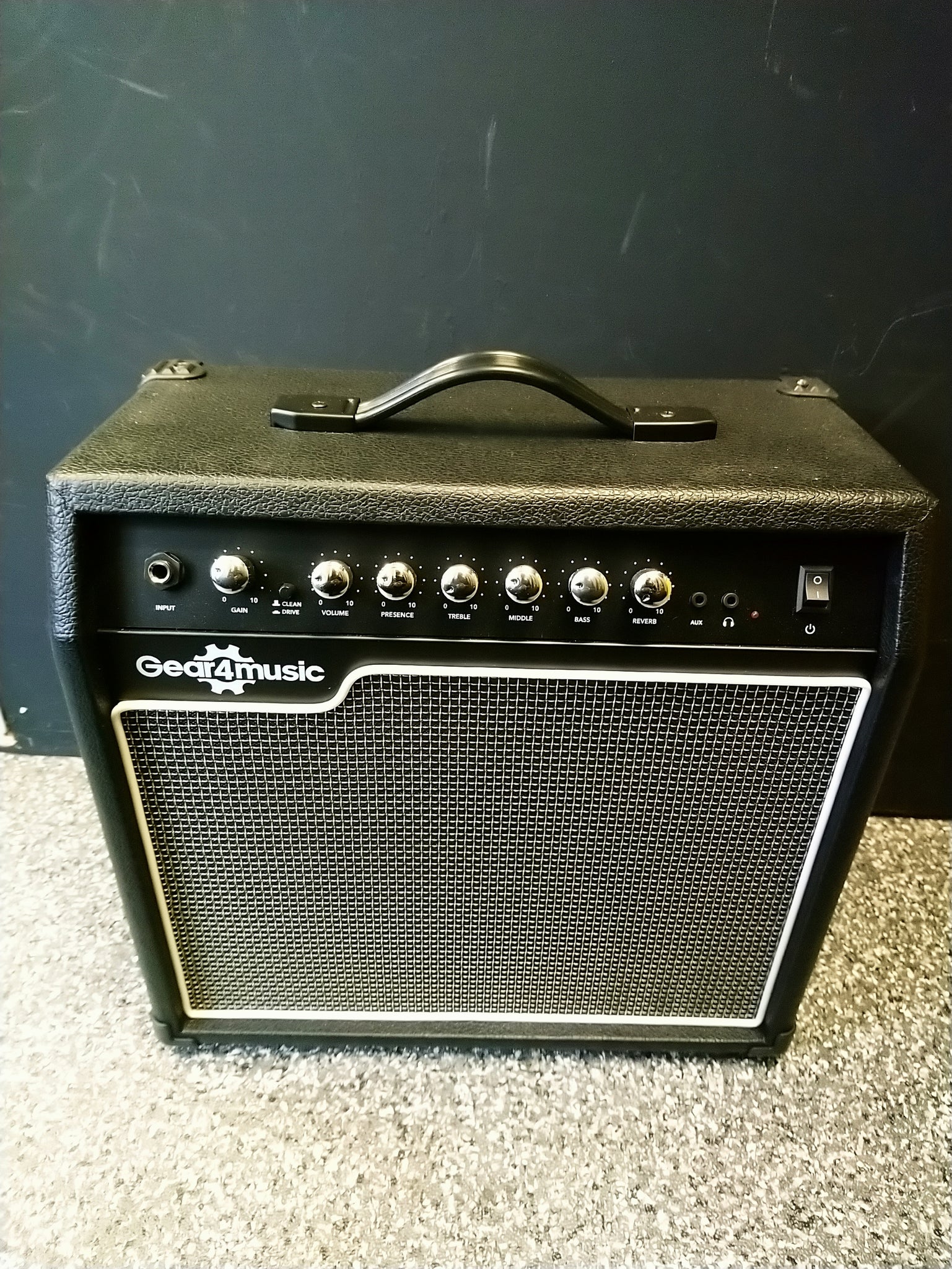35W Bass Combo Amplifier by Gear4music