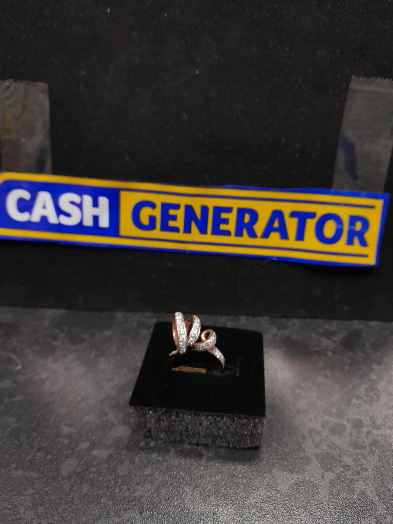 14ct Gold Fancy Ladies Ring (Size L), 5.62g