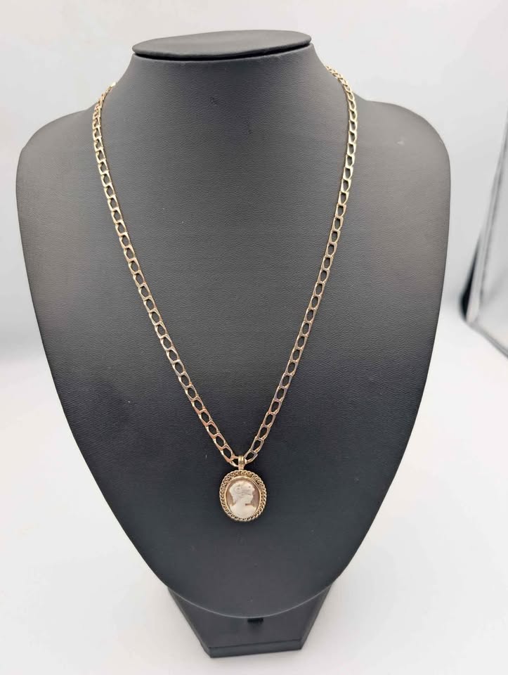 9ct Yellow Gold Square Curb Chain Necklace With Cameo Pendant - 20" Long - 10.98 Grams