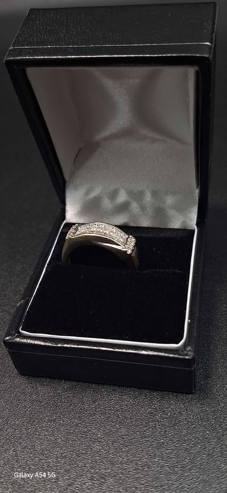 9ct White Gold Ring With CZ Stones - 6.82 Grams - Size N