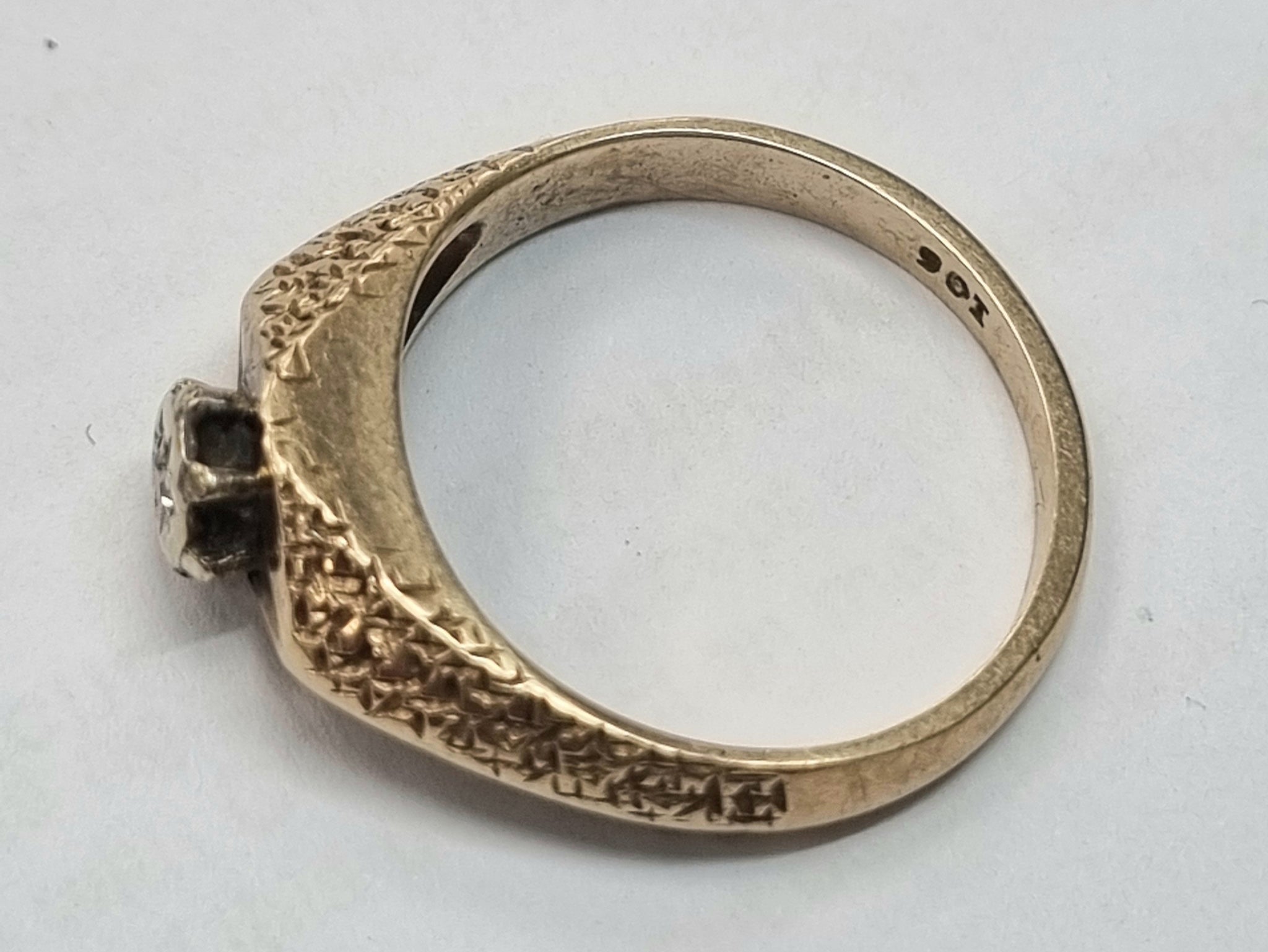 9ct Gold Diamond Ring Size M