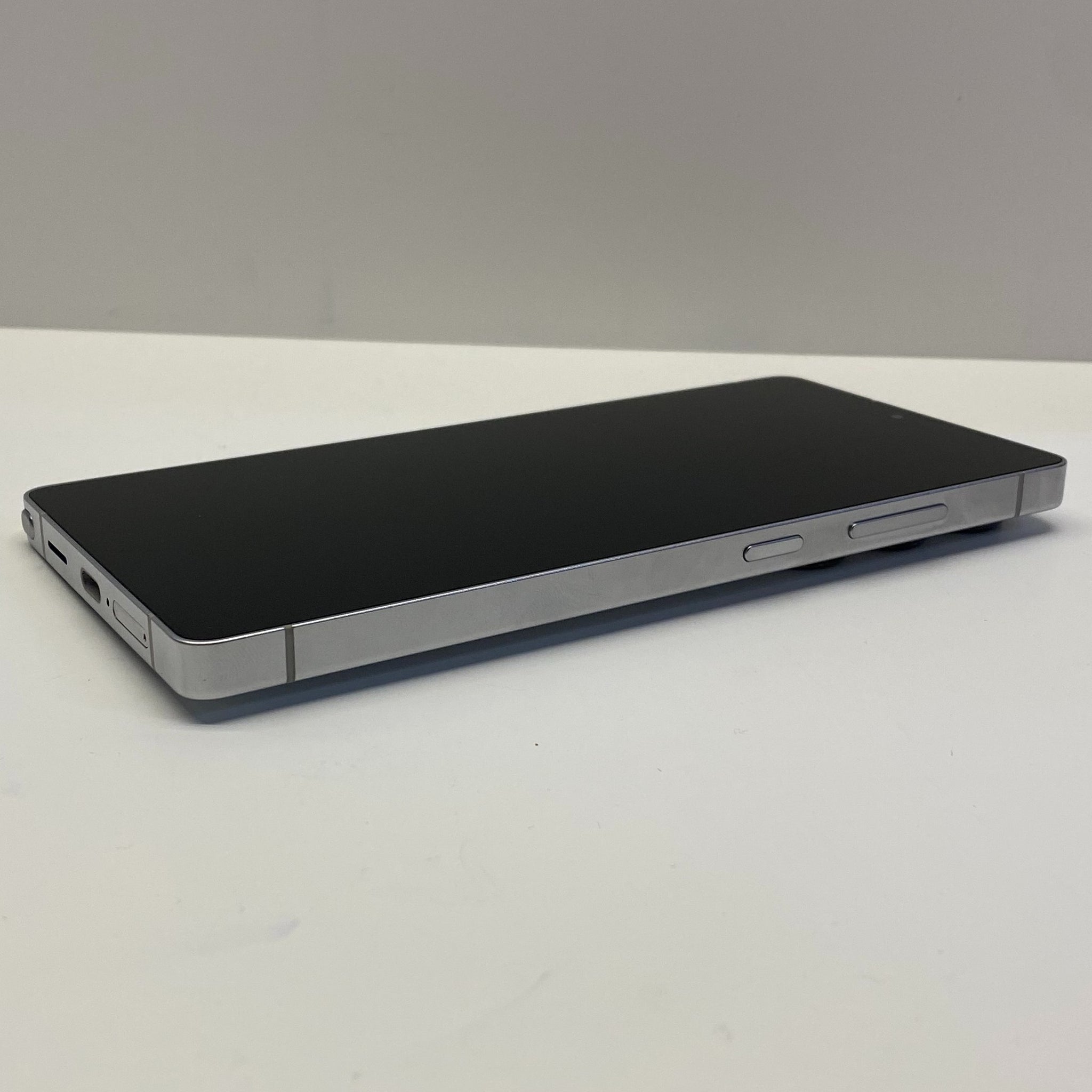 Samsung Galaxy S25 Ultra Unlocked Model SM-S938B/DS 256GB in Titanium Whitesilver Boxed