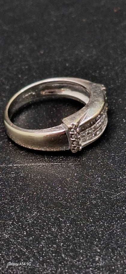 9ct White Gold Ring With CZ Stones - 6.82 Grams - Size N