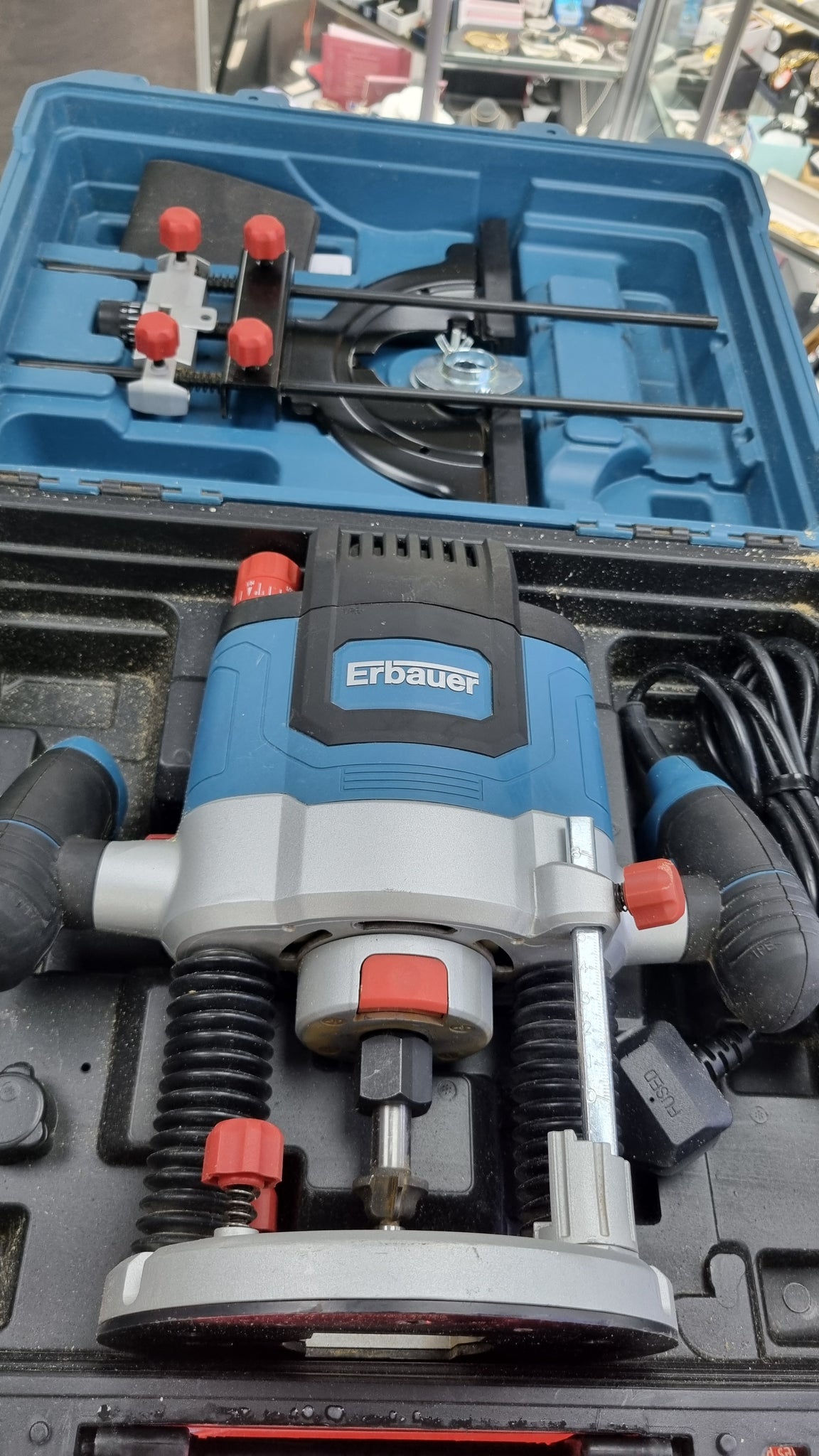 Erbauer ER2100 2100W Router with box