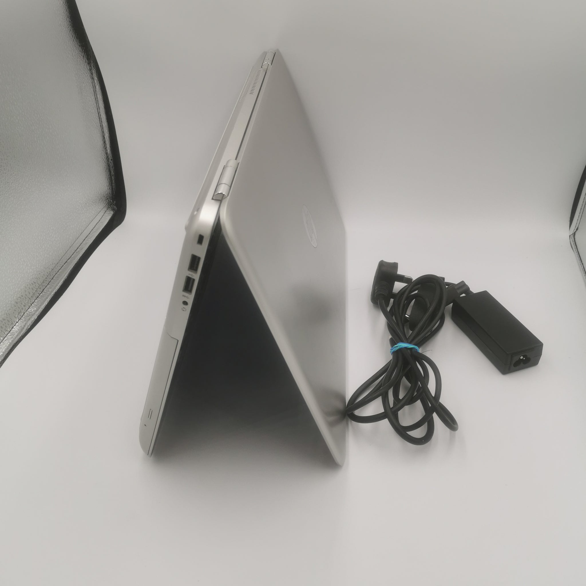 HP x360 G2, i5-6200U, 8GB RAM, 256GB SSD, 14'' screen, Windows 10