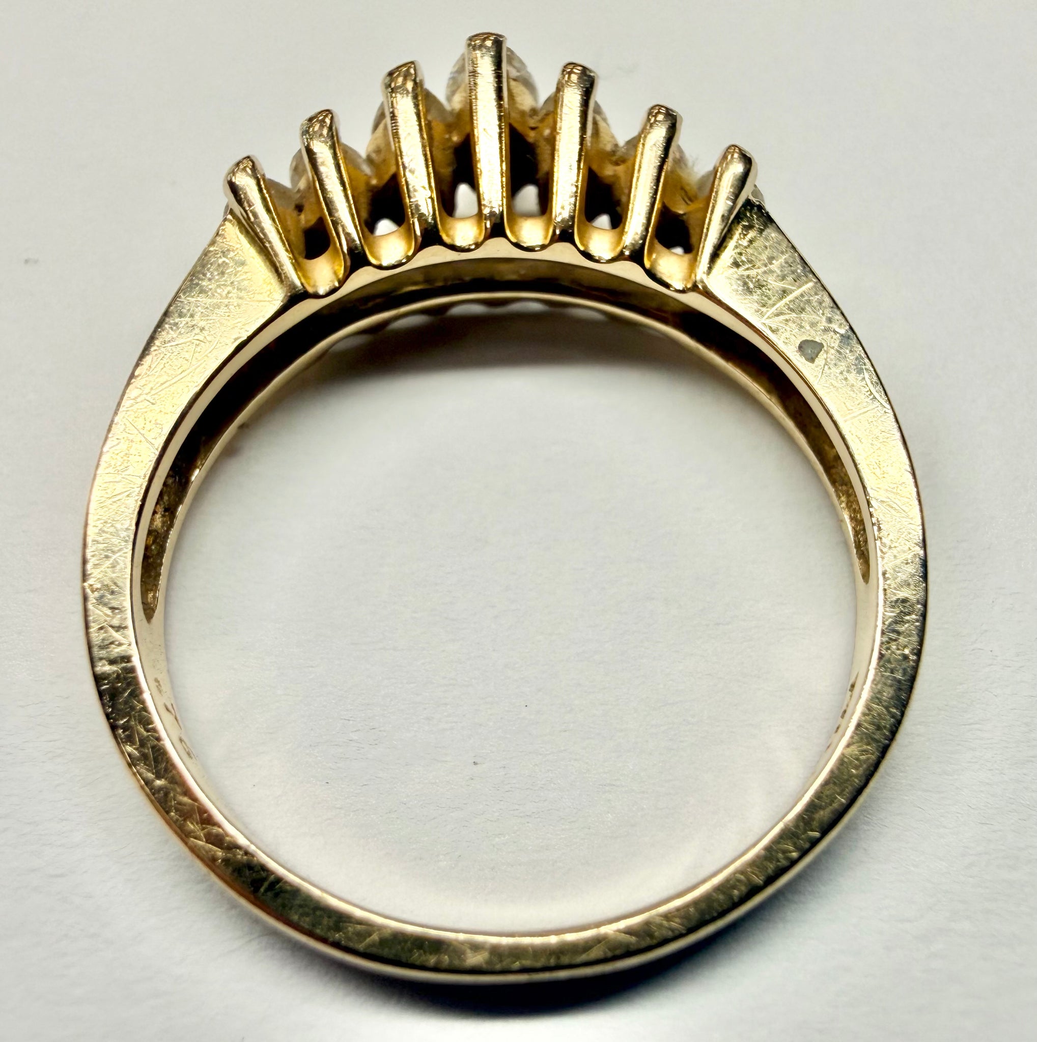 14ct gold diamond ring size N