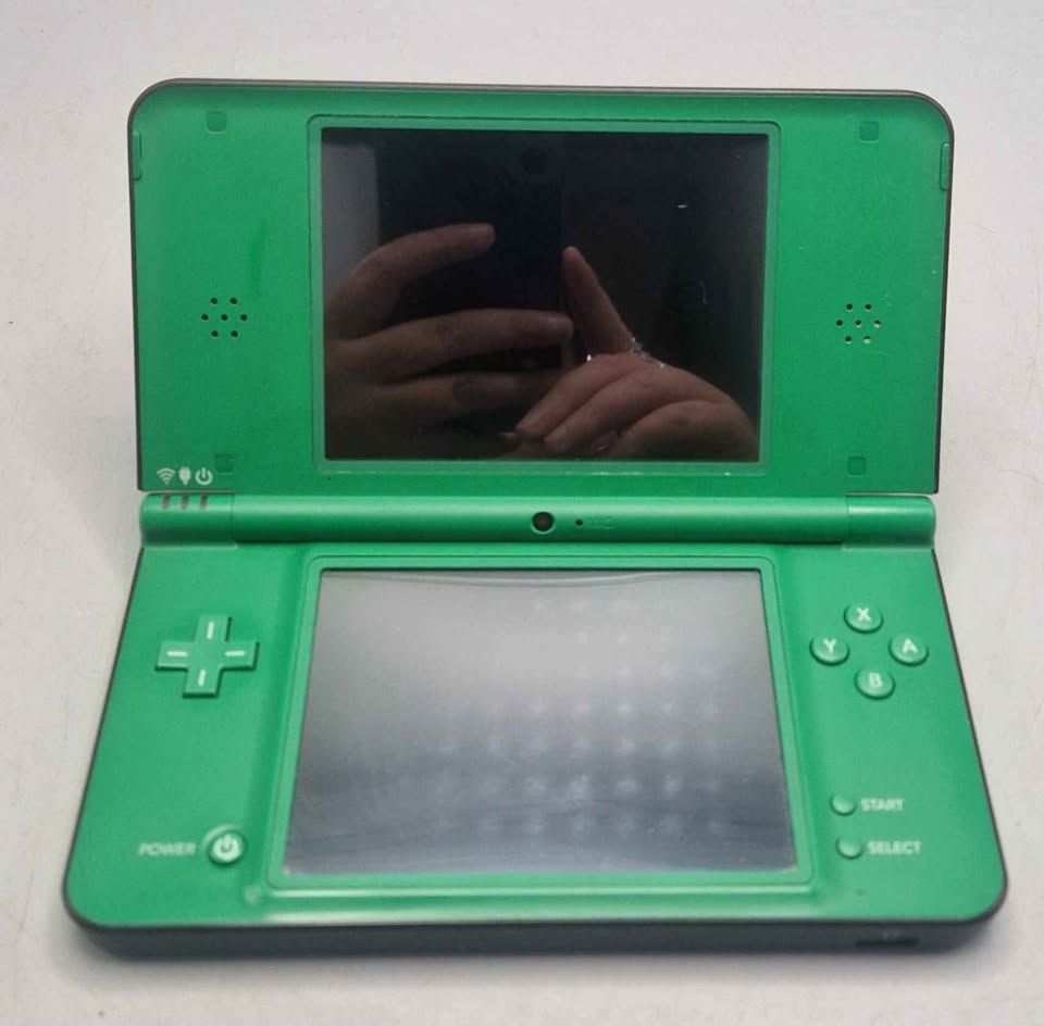 Nintendo DSi XL Console, Green, Unboxed with charger