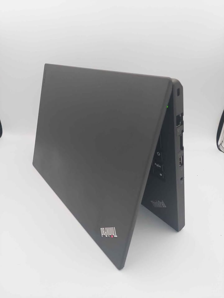 Lenovo A275, A10 9700B, 8GB Ram, 256GB SSD, 12" Screen, Windows 10 Laptop, Unboxed