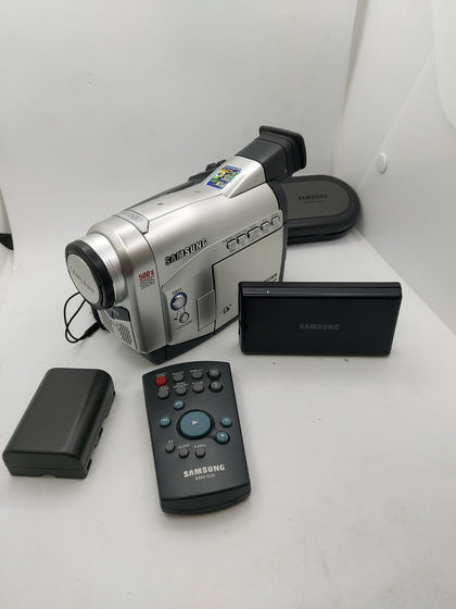 Samsung VP-D10 Digital Camcorder (PAL) - 500X Digital Zoom (22x Optical) - Tape - With 2X Batt, Remote (No Charger).