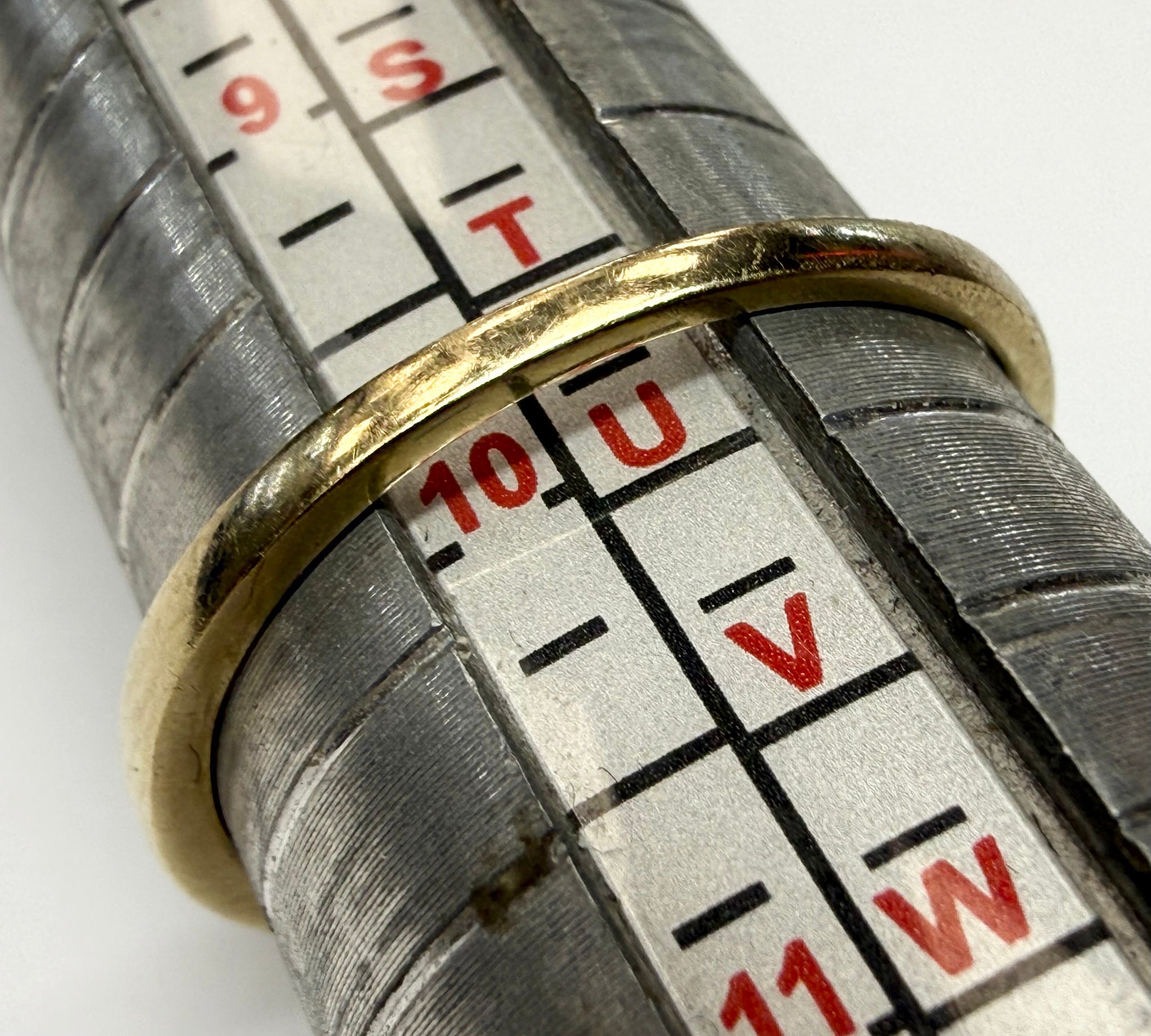 9ct gold and diamond cluster ring size T 1/2