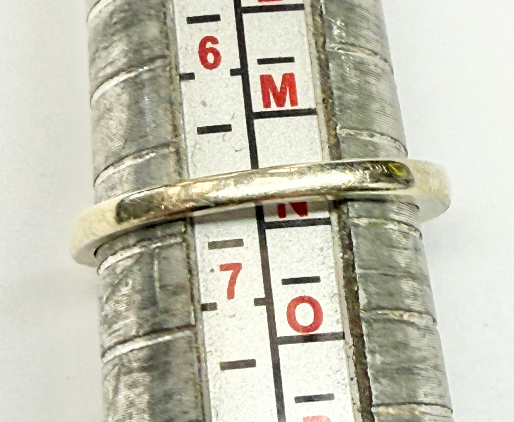 9ct white gold & diamond eternity ring size m1/2