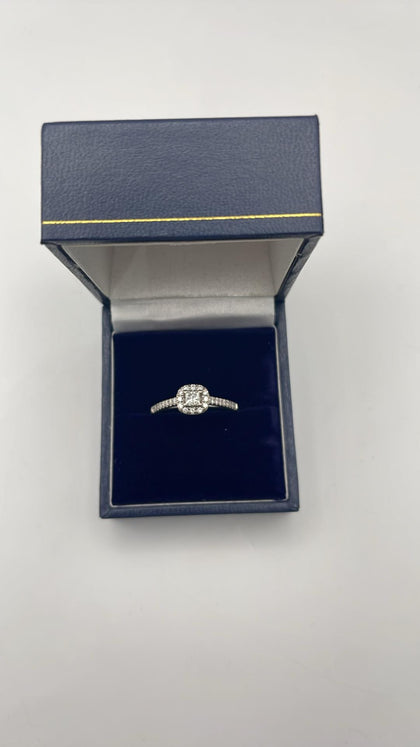 18ct white gold diamond ring