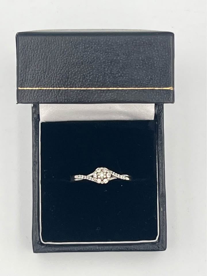 9CT WHITE GOLD RING 375 HALLMARKED, SIZE O, 3.0G