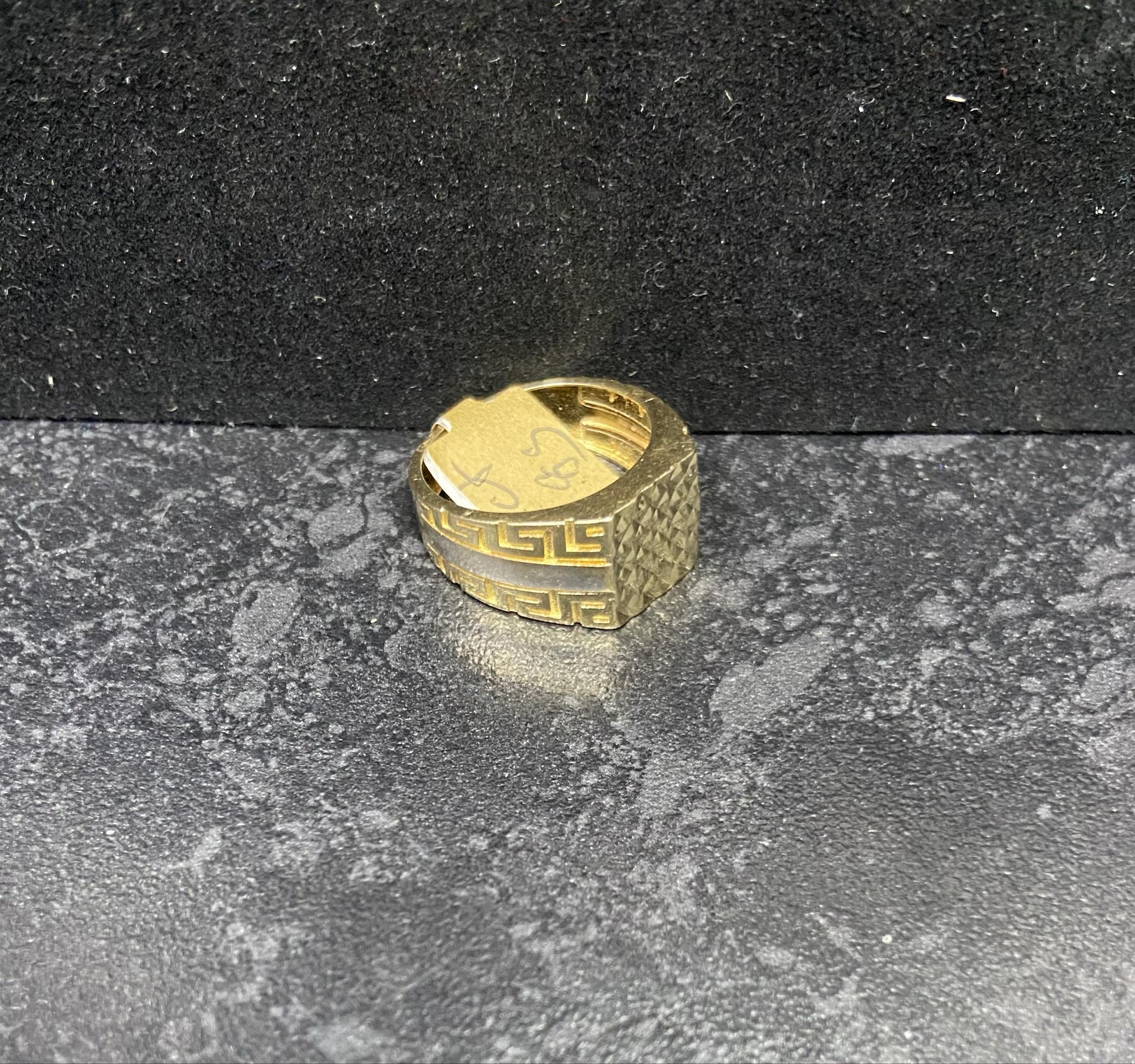 14ct Gold Ring (Size M), 3.8g