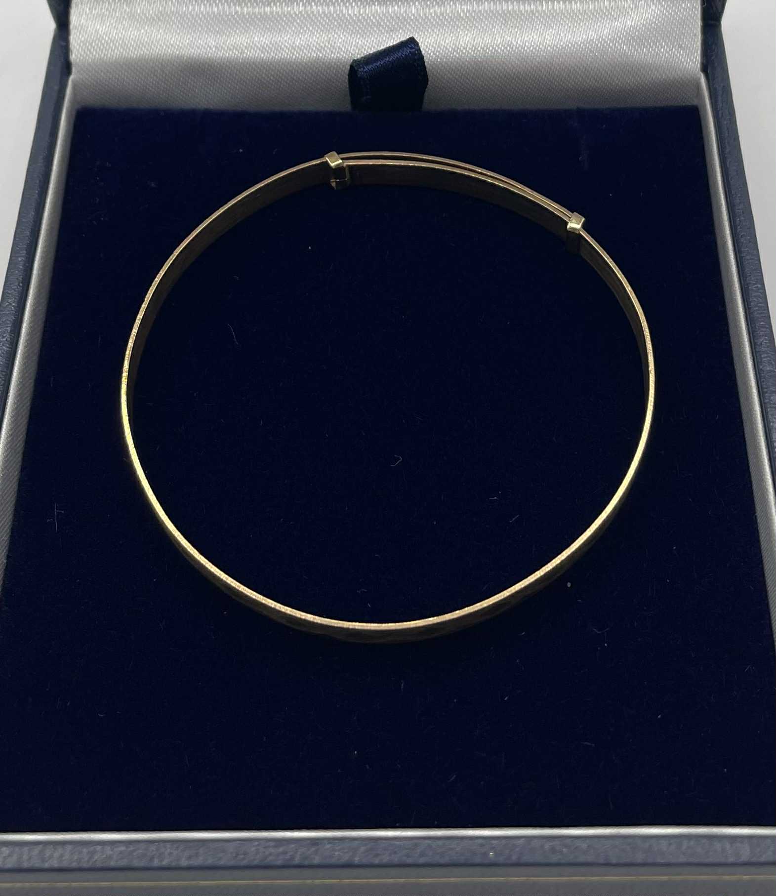 Baby Gold bangle - 9ct