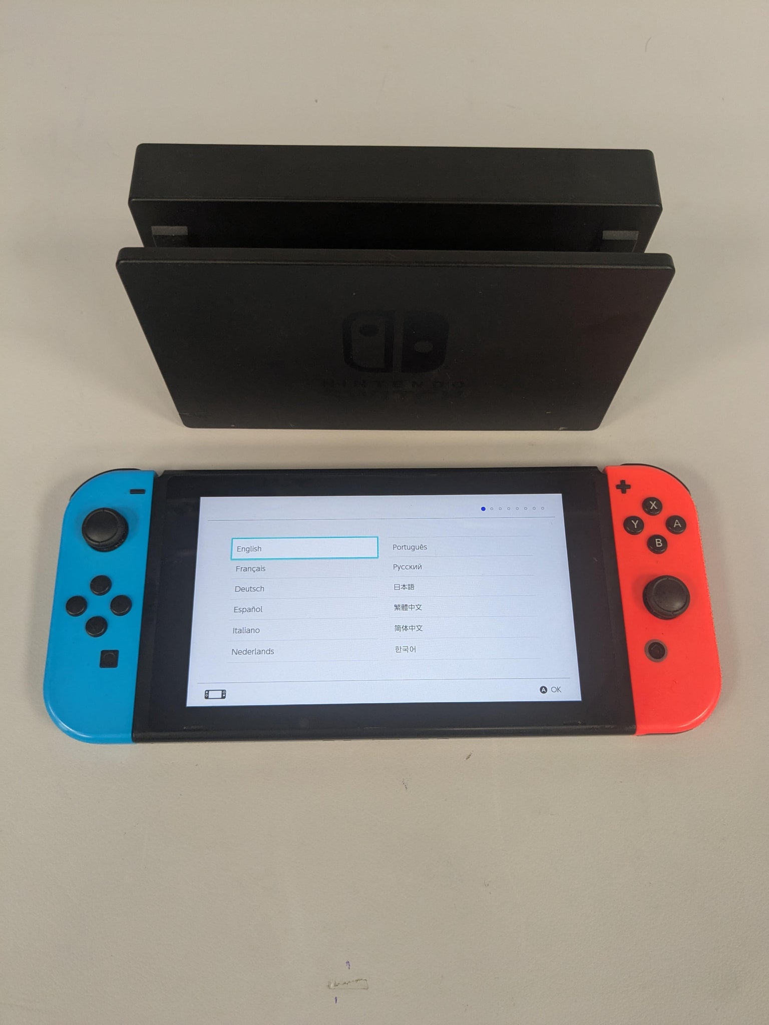 Nintendo Switch (Neon Red/Blue)