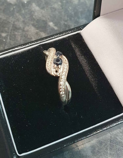 9ct White Gold Ring with Blue & Clear Stones - Size P - Size 3.1G