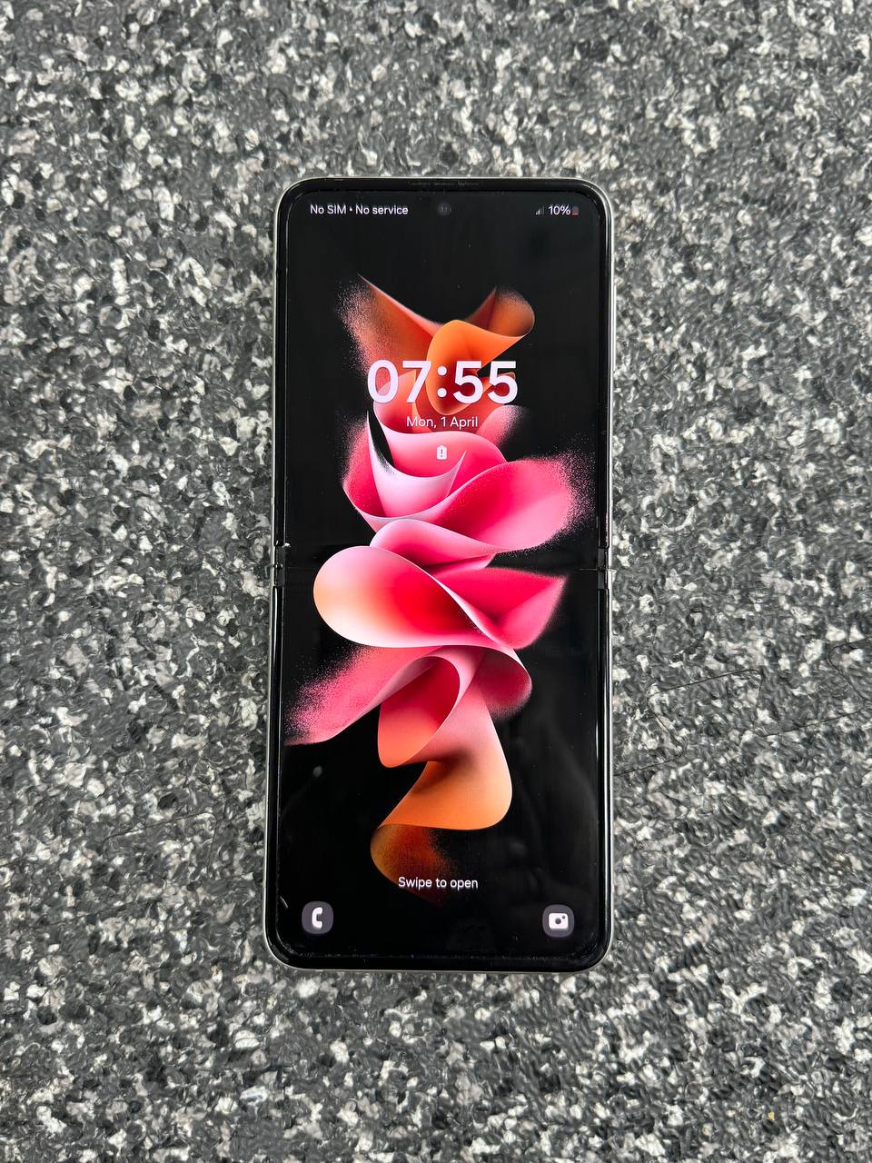 Galaxy Z Flip3 5G 256GB - White ** Collection Only - Wythenshawe **