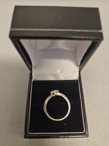 White Gold Lady's Ring 375 9ct 2.1G Size L