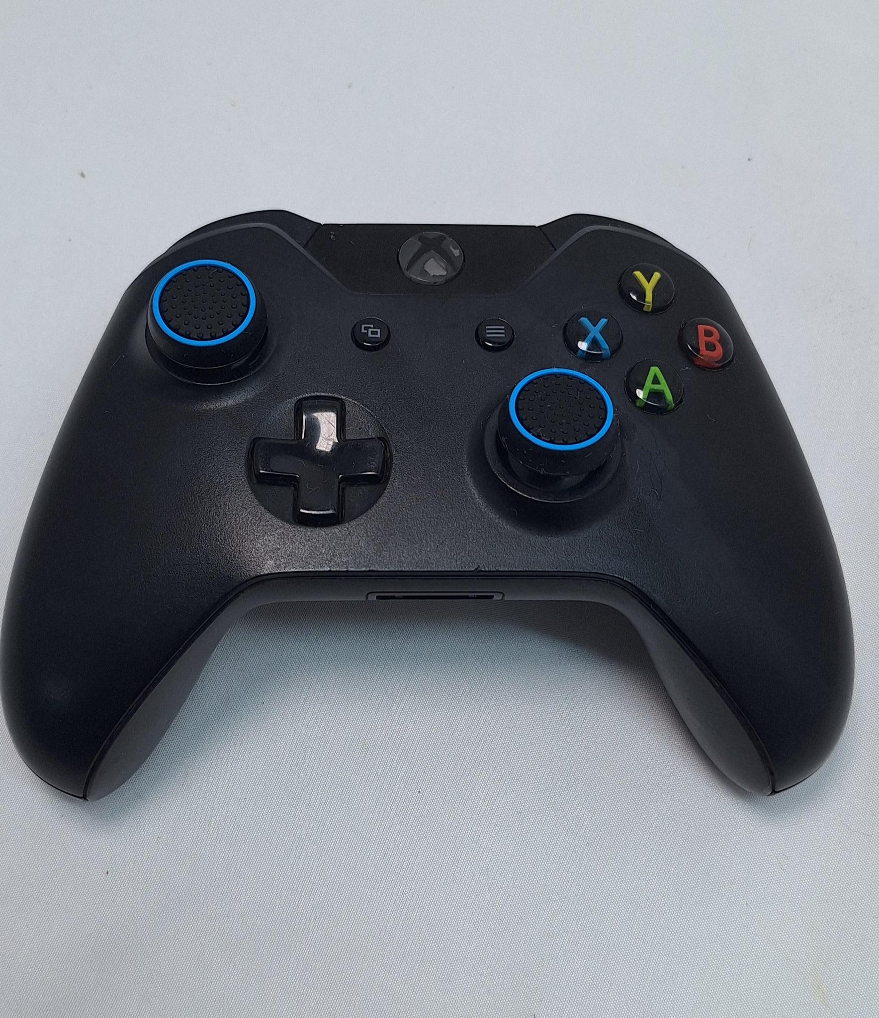 Microsoft Xbox One 500GB black console with 1 controller (new analogue grips) unboxed all leads