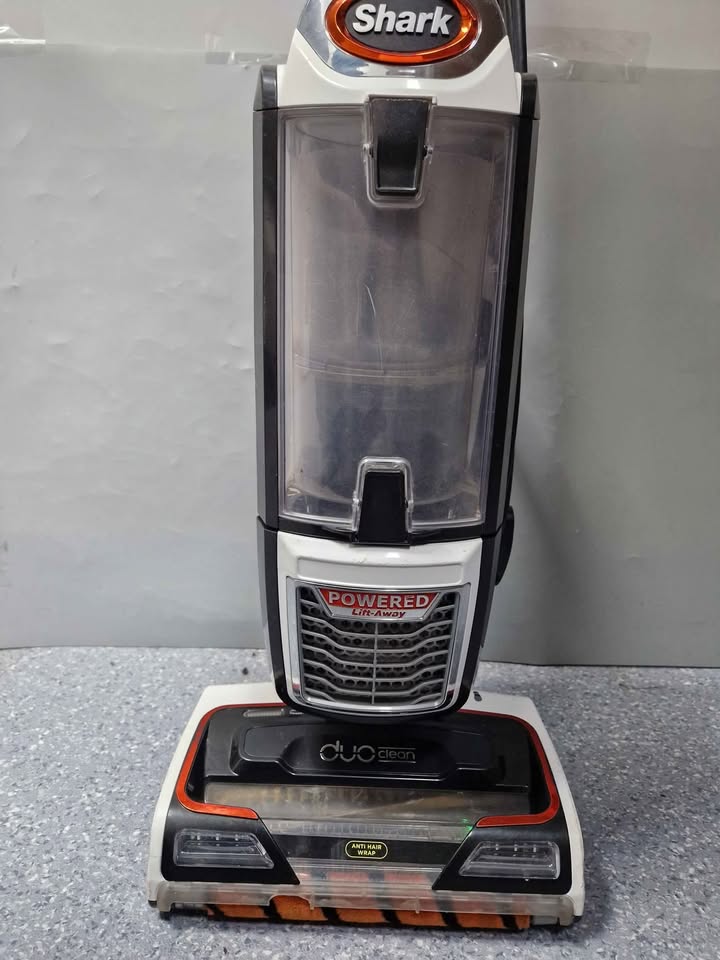 Shark NZ801UKT 31 Duo Clean Vacuum Cleaner Anti Hair Wrap Power Lift-Away Corded  ***COLLECTION ONLY***