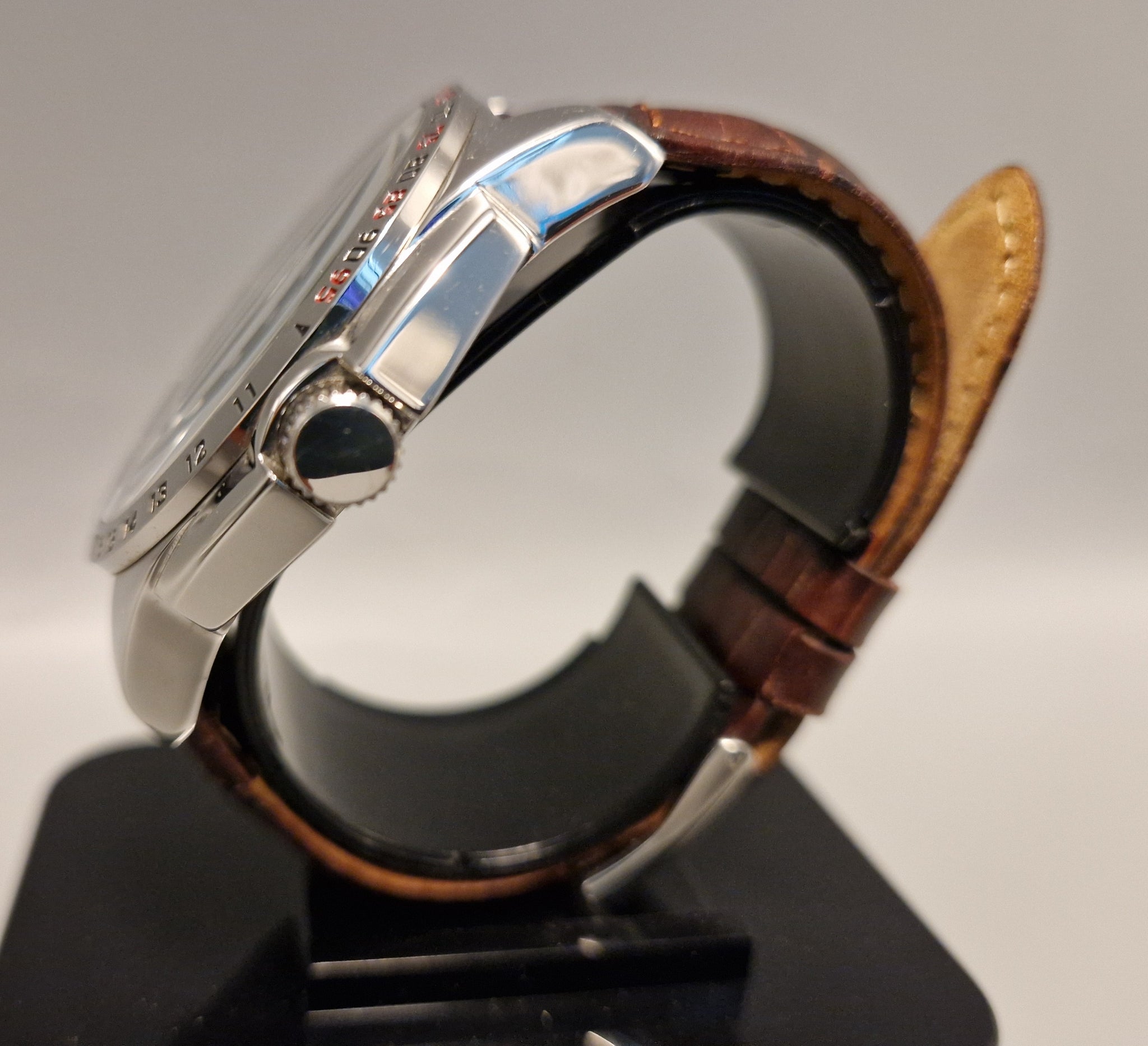 Guess MPH Watch W10231G2 Brown Strap Boxed with lifetime battery