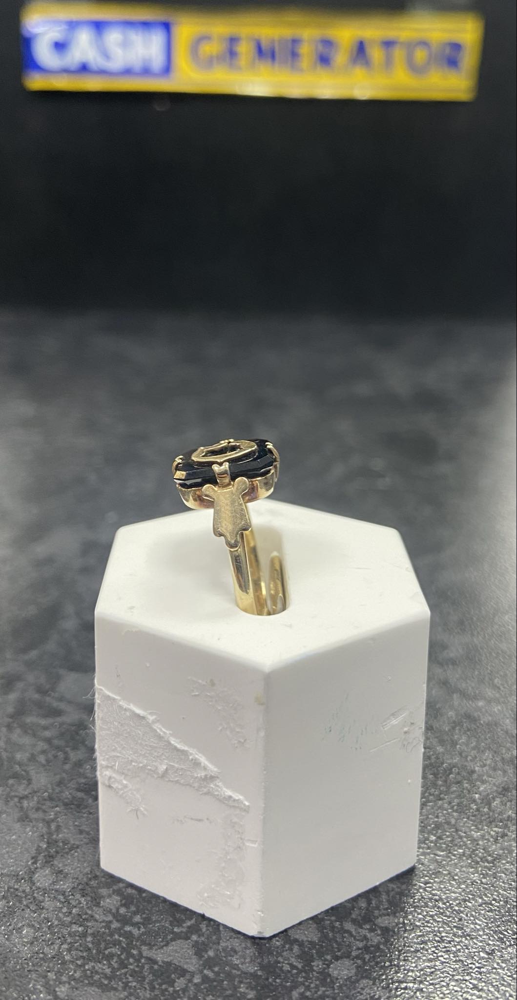 9ct Gold Ring (Size J) 1.8g