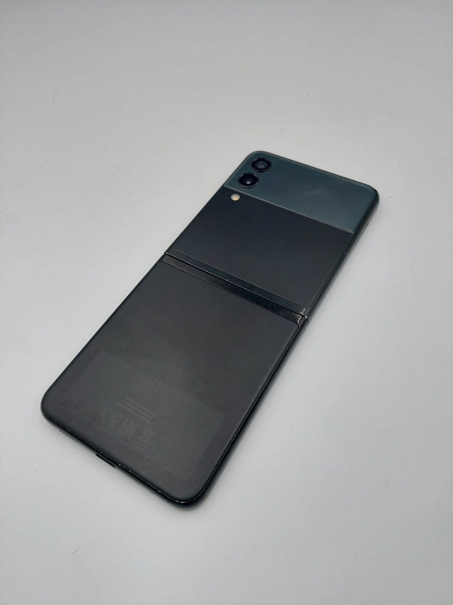 Samsung Galaxy Z Flip3 5G 256GB Phantom Black, Unlocked to ANY SIM