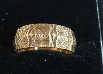 9ct Yellow Gold Patterned Band - Size N