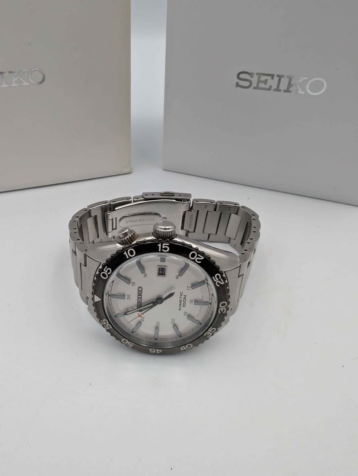 SEIKO Kinetic 5M82-0AH0 44mm White Dial Vintage Kinetic Watch