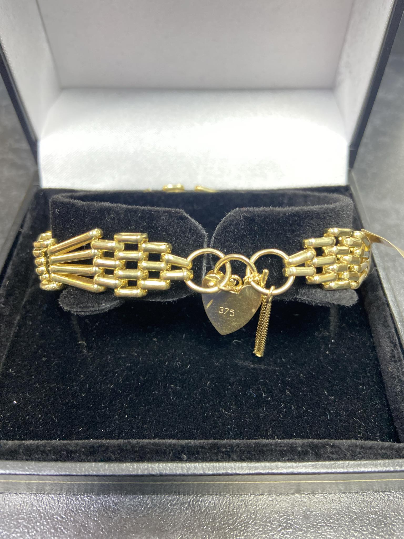 9ct Gold Gate Bracelet 15.9g