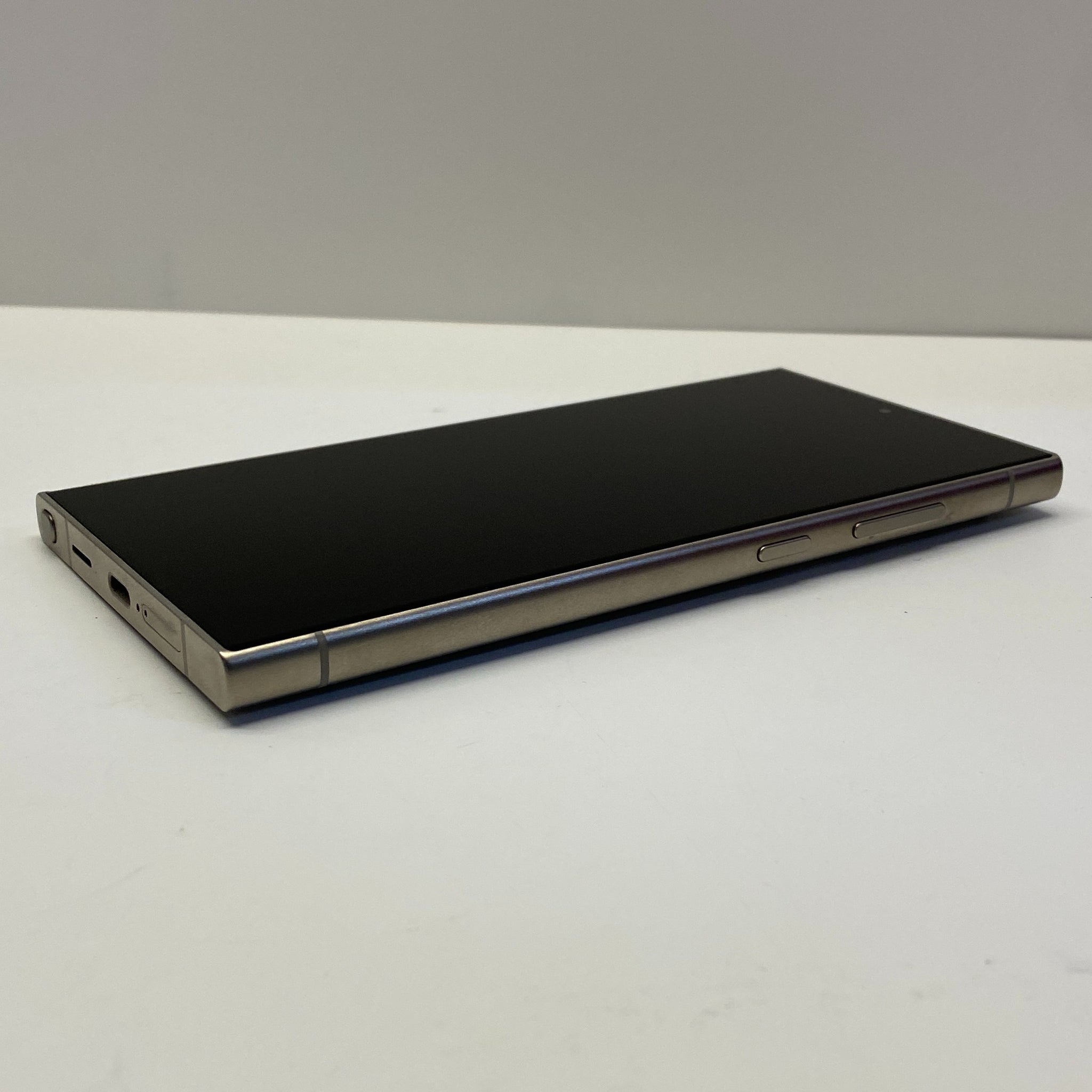 Samsung Galaxy S24 Ultra Unlocked Model SM-S928B/DS 256GB in Titanium Grey Boxed
