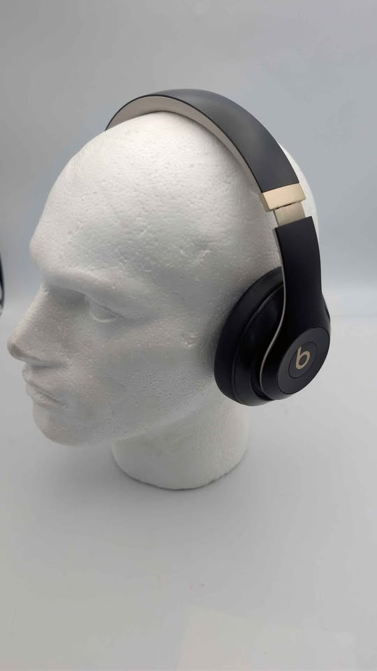 Beats Studio3 Wireless Skyline Collection Over-Ear Headphones