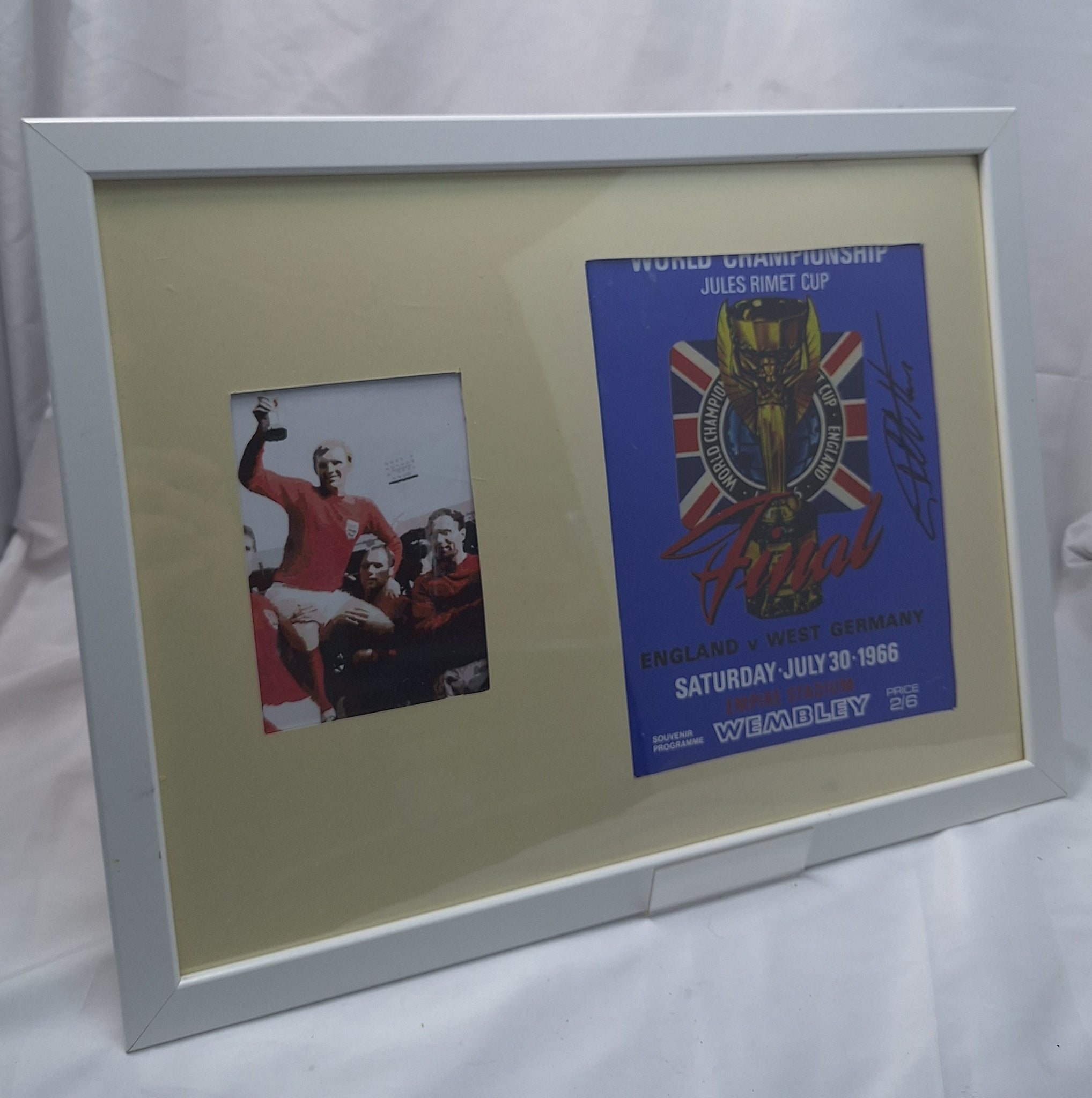 Geoff Hurst Signed and framed 1966 world cup final programme with certificate of authentication
