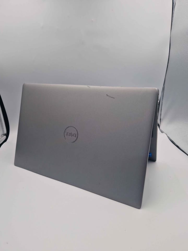 Dell Latitude 5520 Netbook - Intel i5-1145G7 - 16GB Ram - 256GB SSD - 15" LED Screen - Windows 11