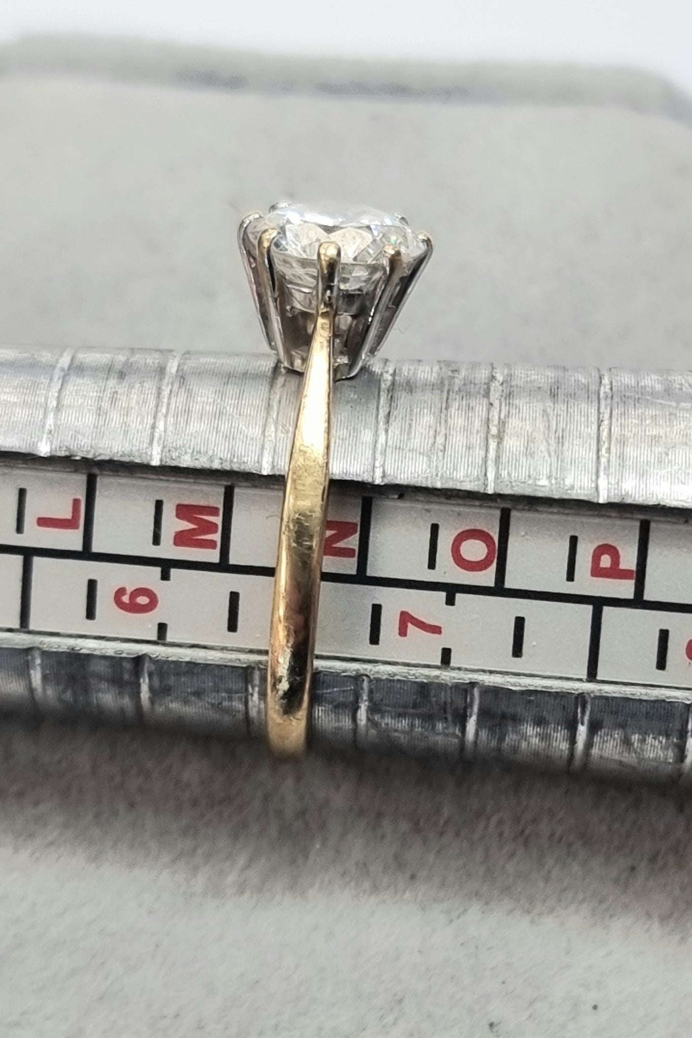 9ct Gold Ring with CZ Size N