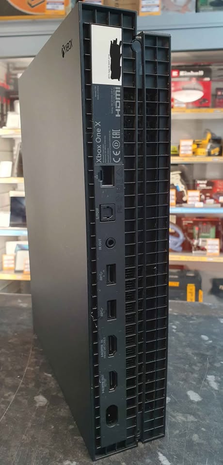 Microsoft Xbox One X - Black