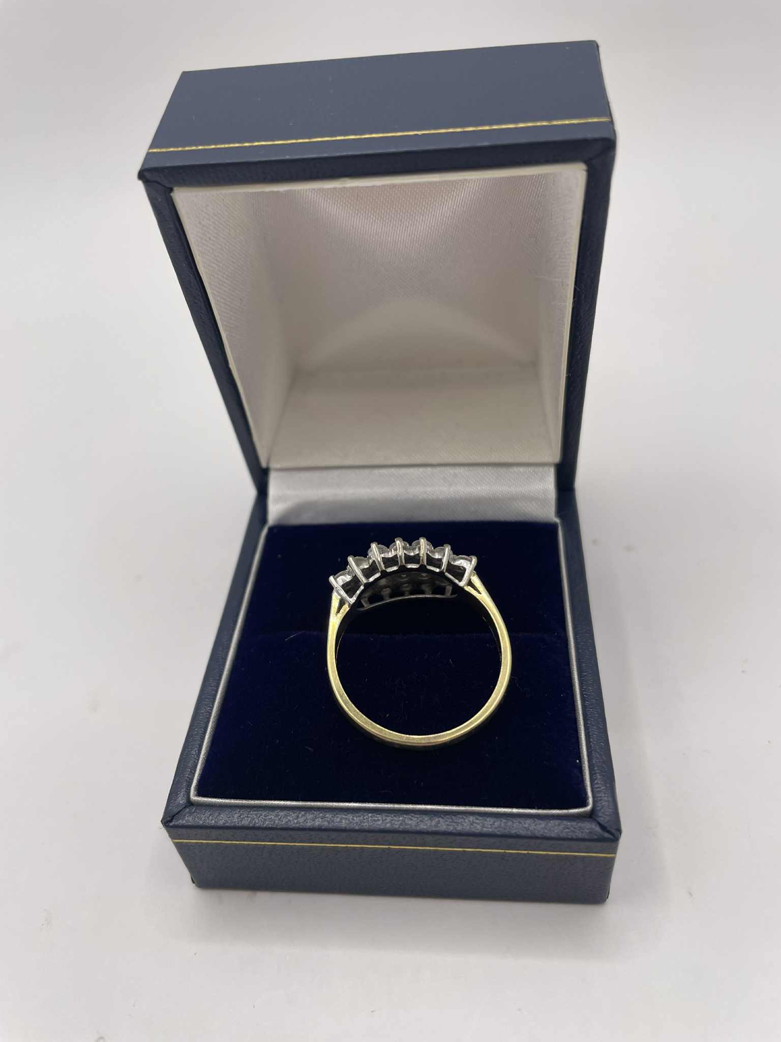 18CT Gold RING WITH STONES