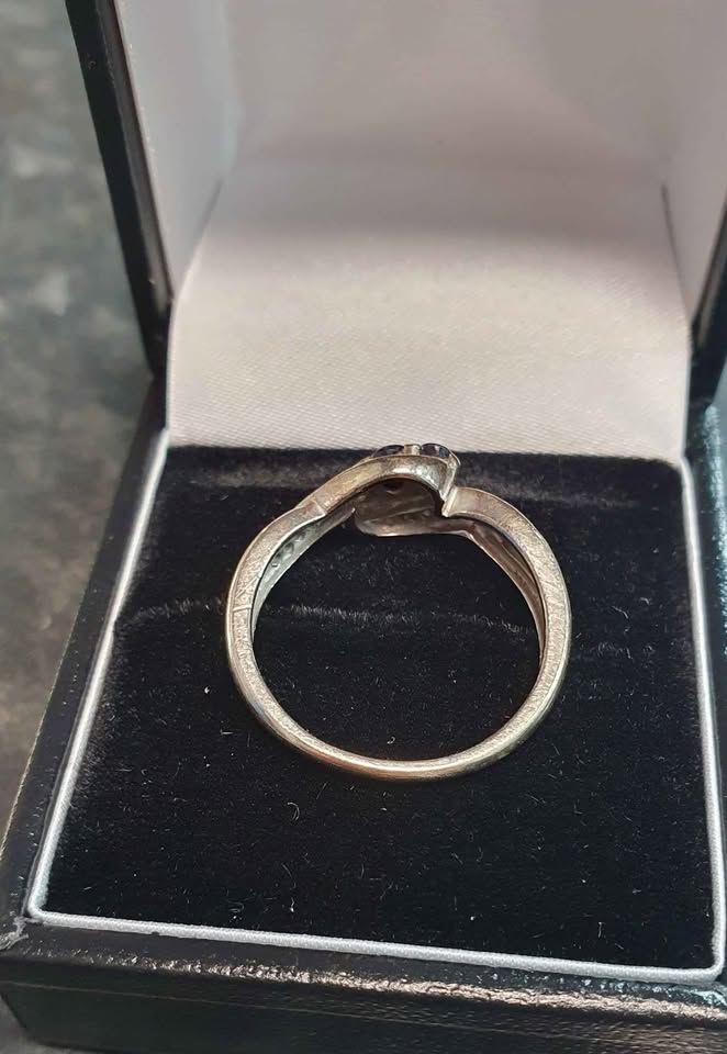 9ct White Gold Ring with Blue & Clear Stones - Size P - Size 3.1G