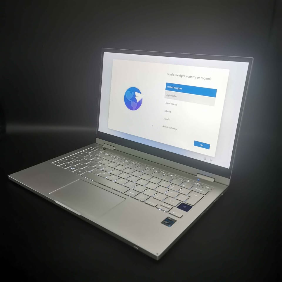 Samsung Galaxy Book Flex2 5G, i5-1135G7, 8GB Ram, 256GB SSD, 13" Screen, Windows 11 (TOUCHSCREEN)
