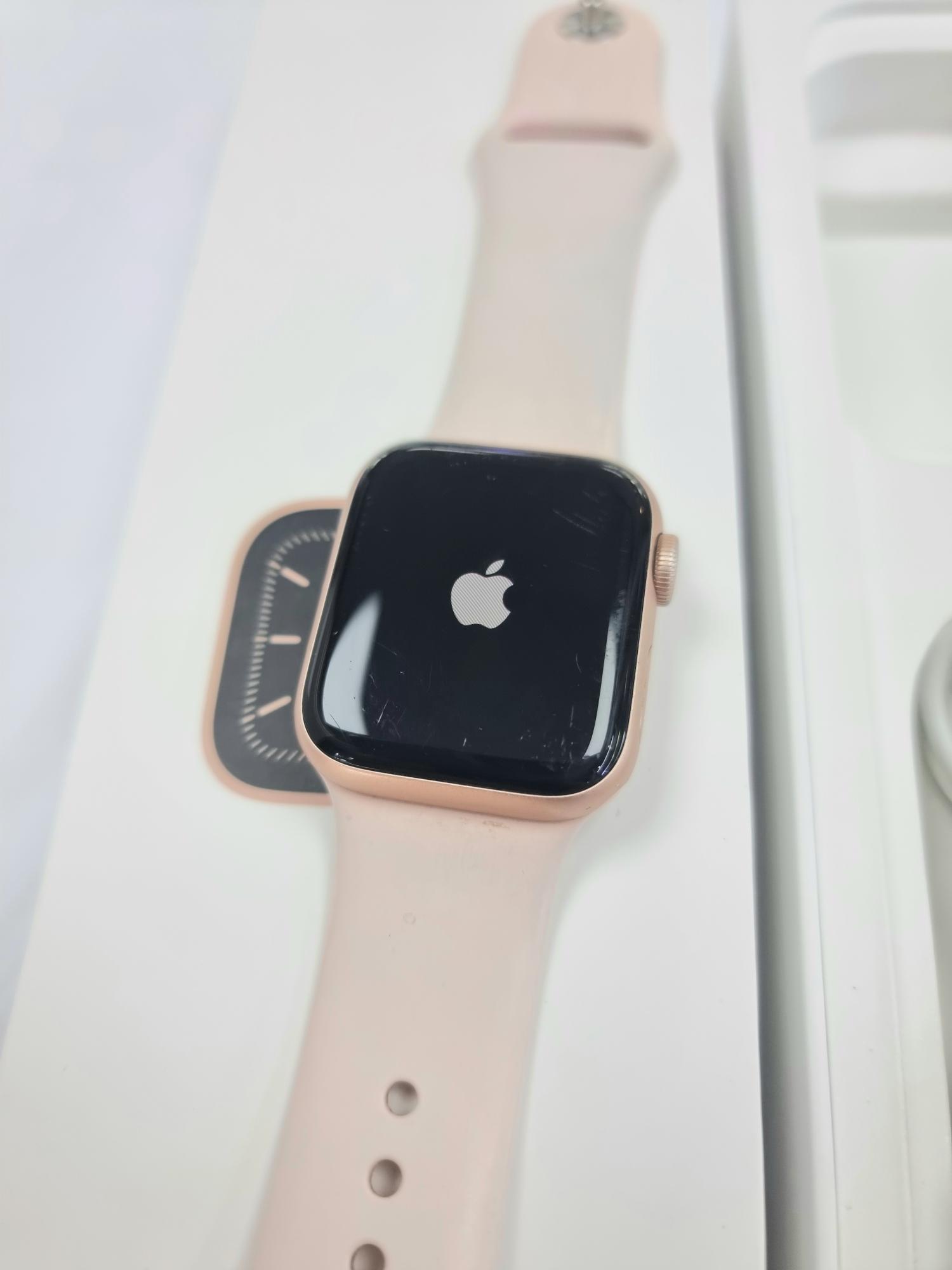 Apple Watch Series 5 gold