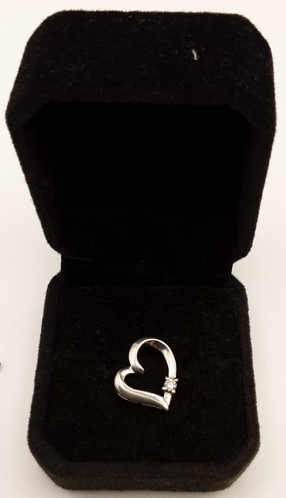 9ct white gold heart pendant