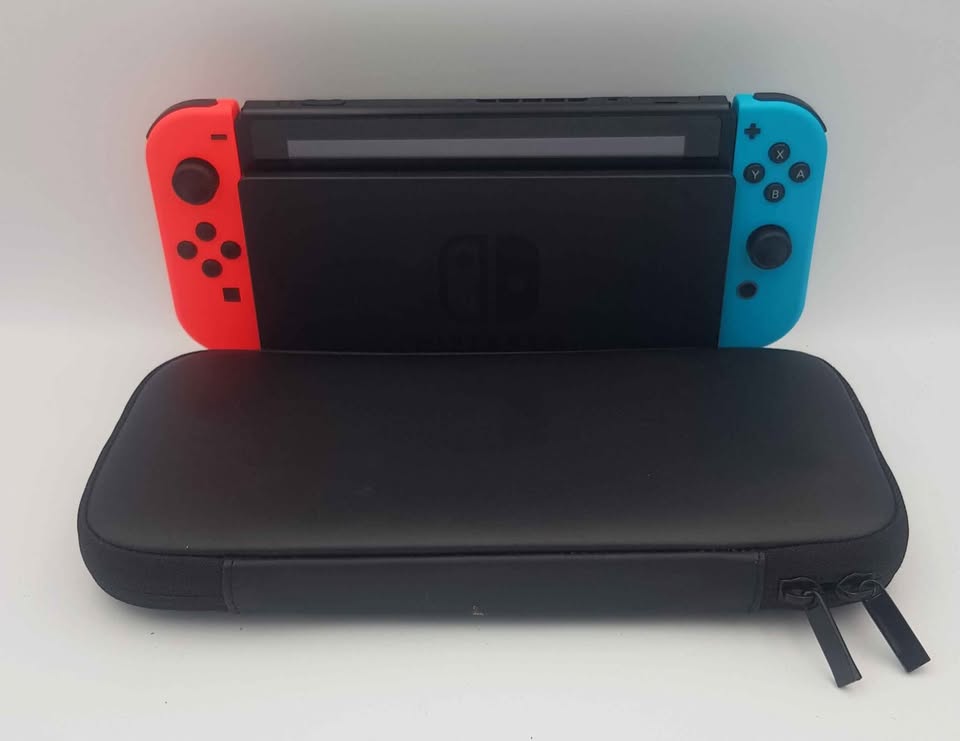 NINTENDO SWITCH 32GB neon red / blue joy-con with controller & case ** lose joy-cons